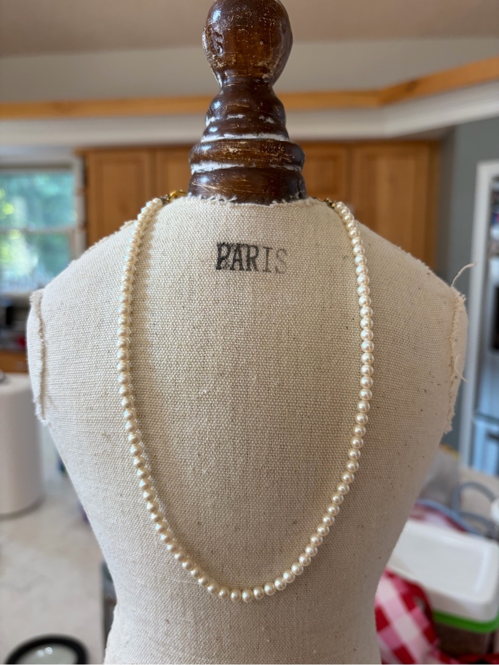 Liz Claiborne Dainty faux Pearl Necklace - Cream Pearls